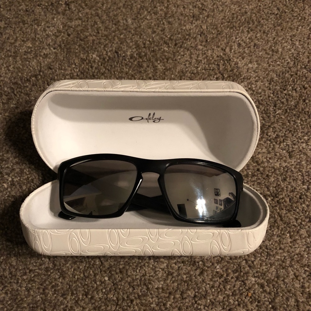 Men’s Oakley sunglasses
